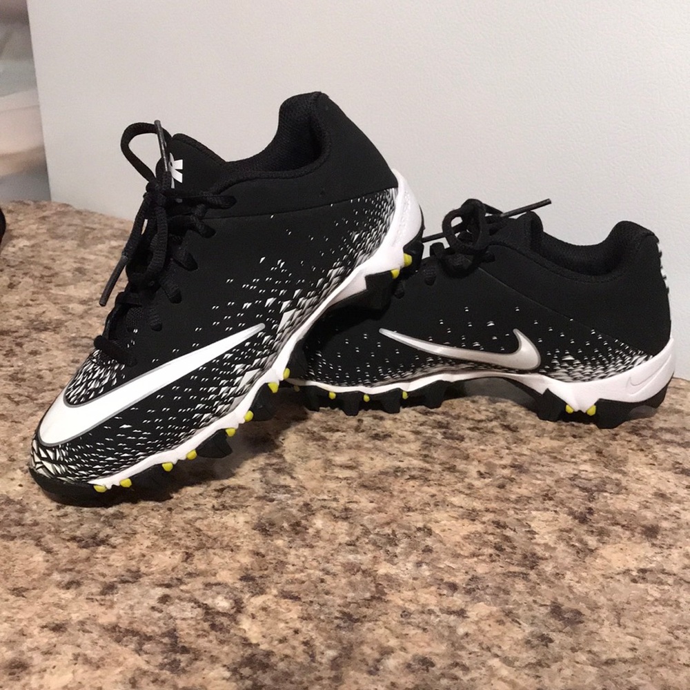 Boys Nike cleats sz 2Y